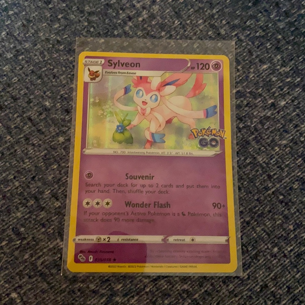 Sylveon Pokémon Card